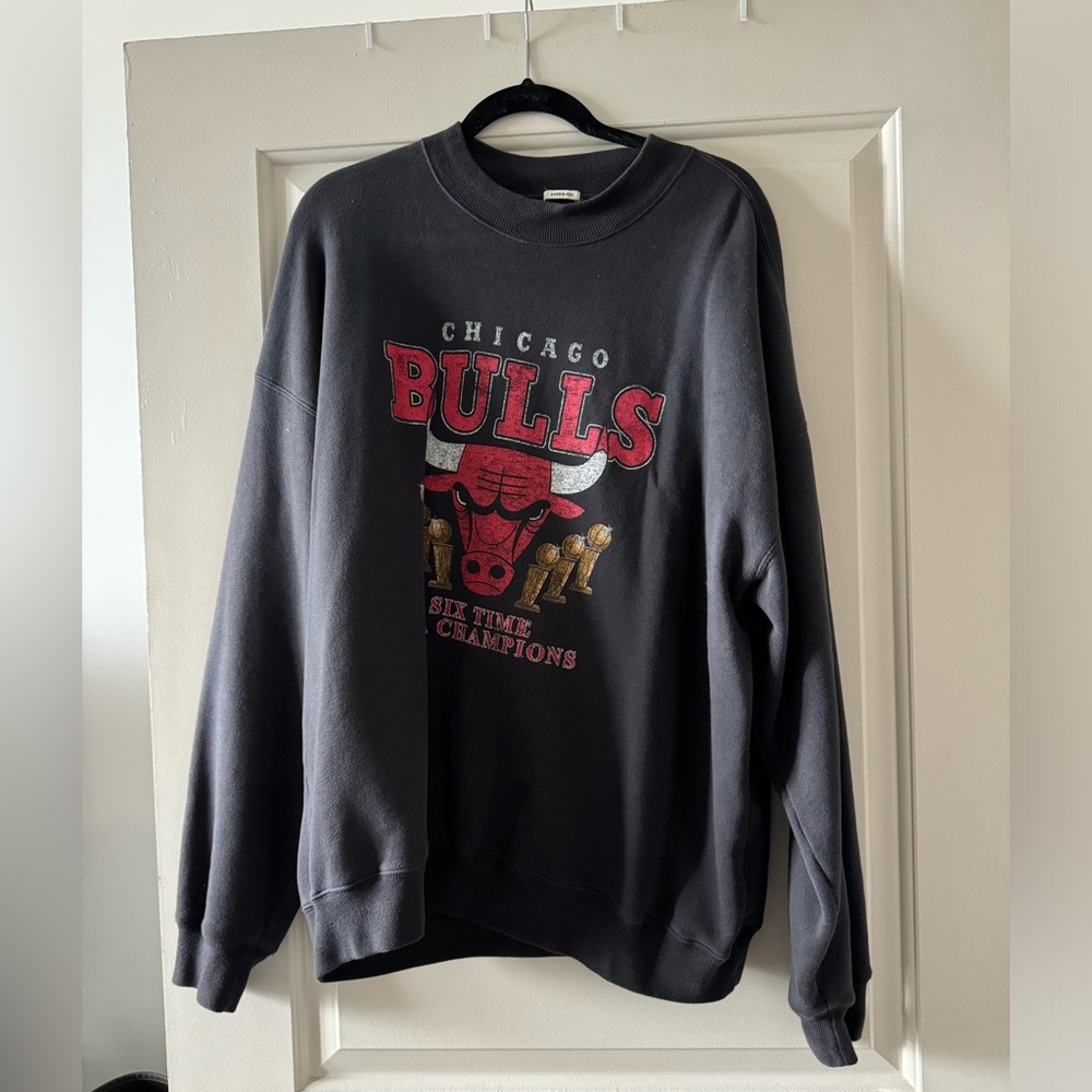 Abercrombie & Fitch Oversized Chicago Bulls Sweatshirt